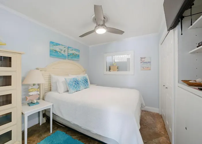 Gulf Village 207 *
